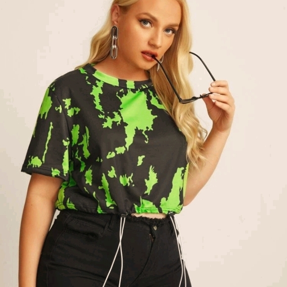 Tops - Oversized Cropped Shirt